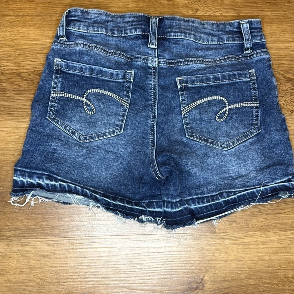 Justice Juniors 16 Faded Stretch 4.5” Inseam Altered Raw Hem Denim Jean Shorts